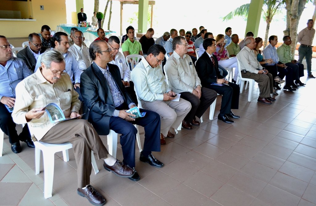 Asistente a la rueda de Prensa Feria Agro-Industrial Moca 2012